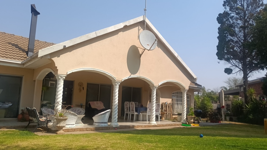 4 Bedroom Property for Sale in Wilkoppies North West